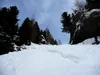 Abfahrt über sehr steile Schneise