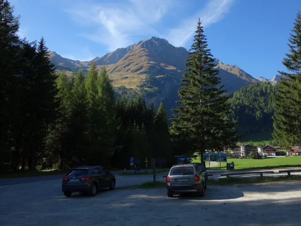 Start kurz vor dem Taurerwirt vorne der Ganimitz dahinter die Kendlspitze