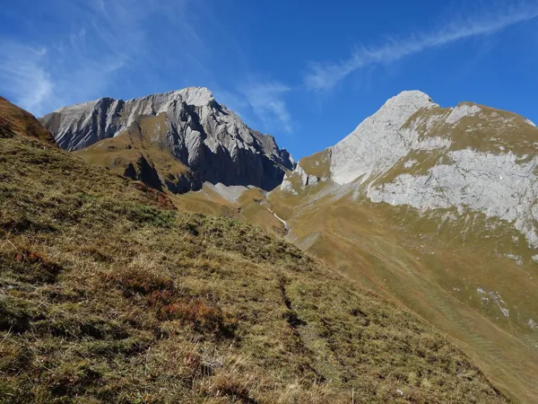 Aufstieg Richtung Hohes Tor links die Kendlspitze rechts der Ganimitz