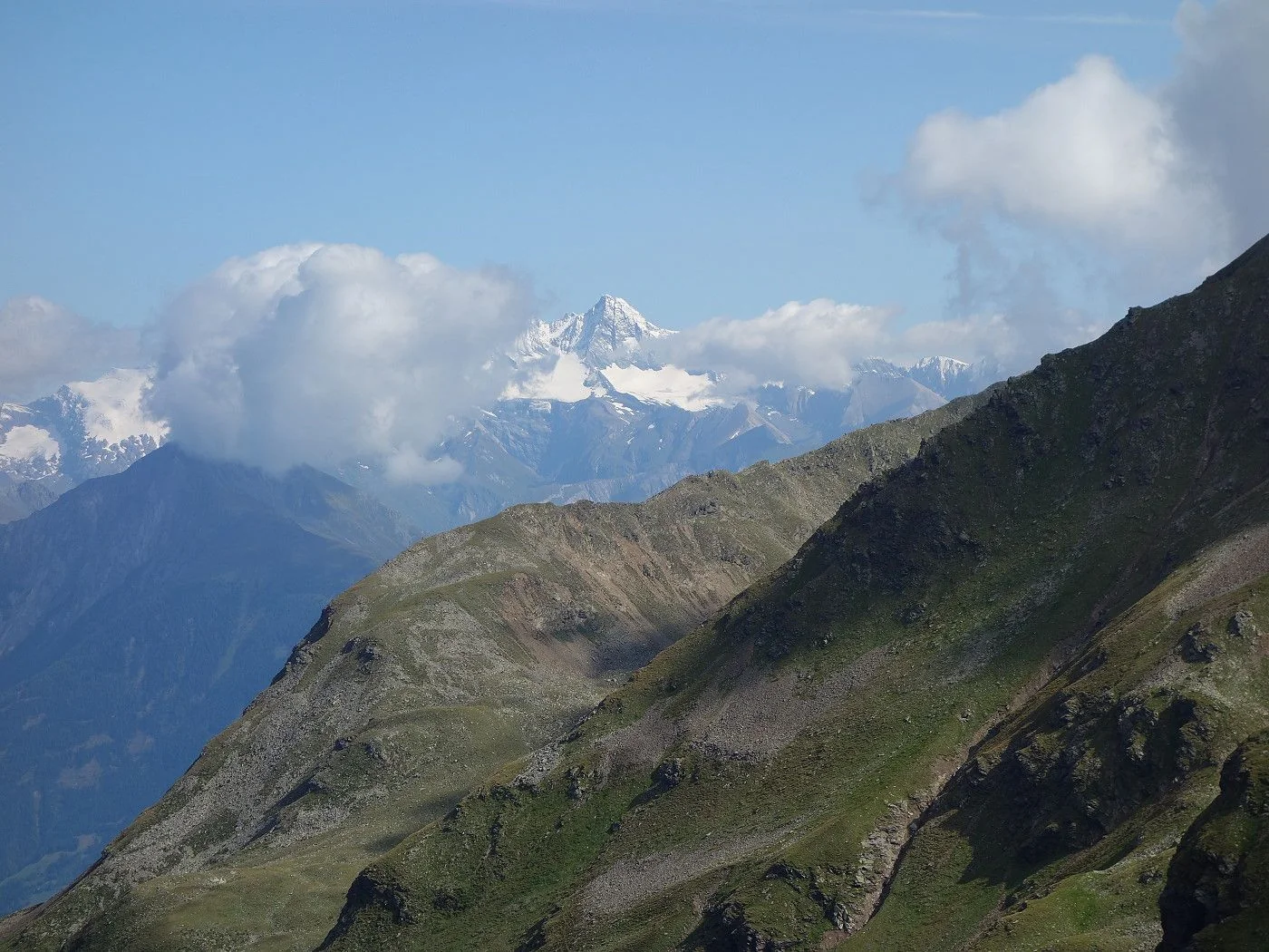 auf Bocksteinscharte Blick Richtung NO hinten Mitte der Großglockner Zoom