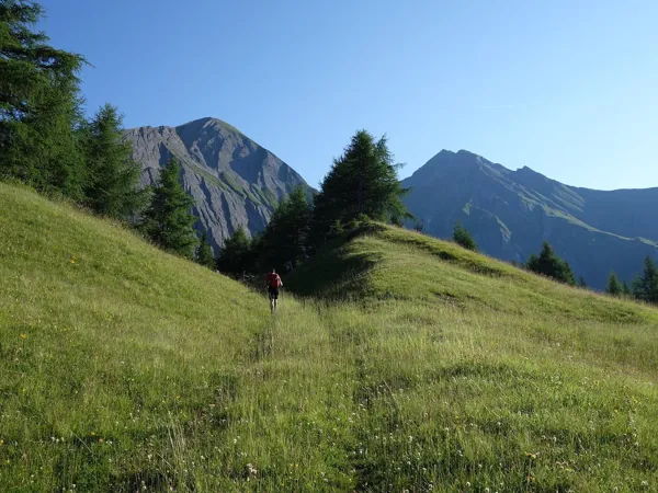 vom Falkenstein Aufstieg Richtung Bunzkögele links die Bretterwandspitze rechts die Kendlspitze