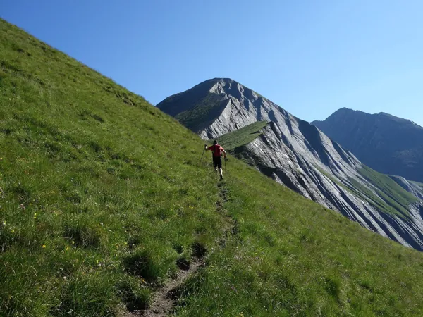 vom Falkenstein Aufstieg Richtung Bunzkögele hinten Bildmitte die Bretterwandspitze