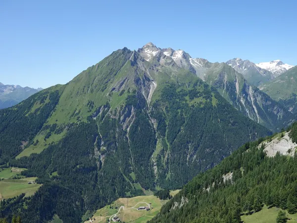 von der Äußeren Steiner Alm zurück zum Ausgangsort Bildmitte der Ochsenbug