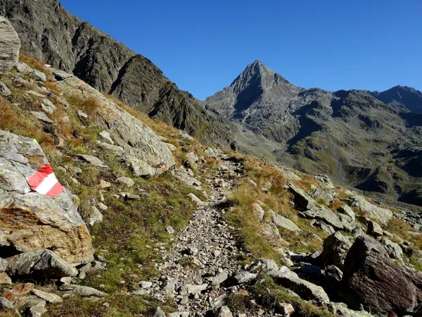 von Lienzer Hütte Aufstieg zum Debantgrat hinten der Glödis