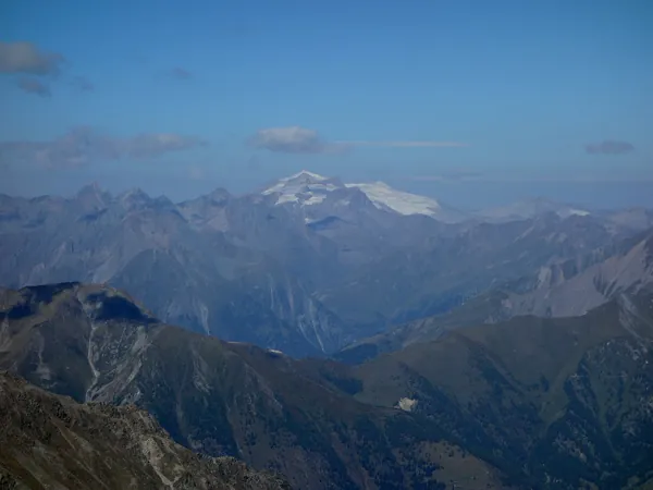 Gipfel Debangrat Blick Richtung NW hinten Mitte der Großvenediger Zoom