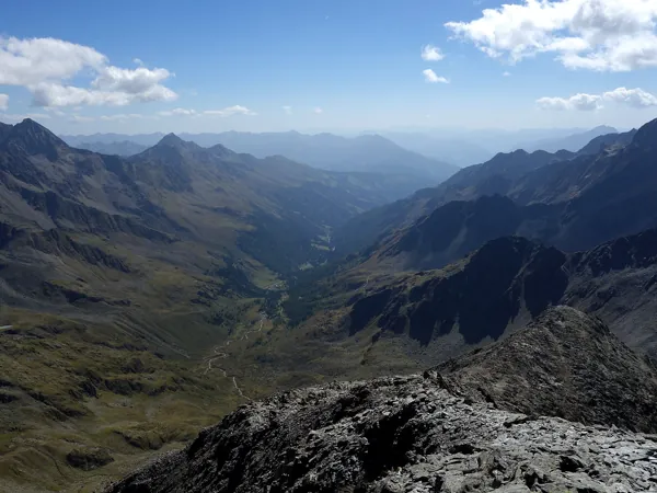 Gipfel Debangrat Blick Richtung SO unten das Debanttal