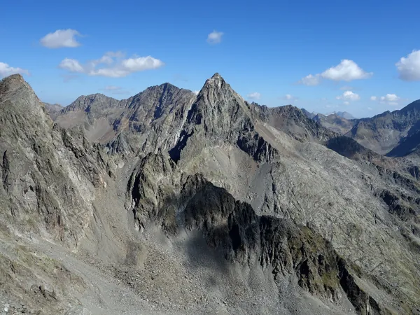 Gipfel Debangrat Blick Richtung NO Bildmitte der Glödis