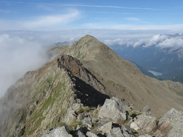 Blick vom Gipfel Deferegger Pfannhorn Richtung Westen Bildmitte der Kärlskopf