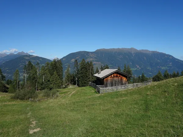 Aufstieg zur Dolomitenhütte bei Tristacher Alm Blick Richtung Kreuzeckgruppe