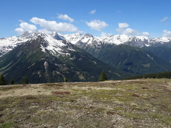 Blick vom Gipfel Dorfberg Richtung SW hinten Karnische Alpen