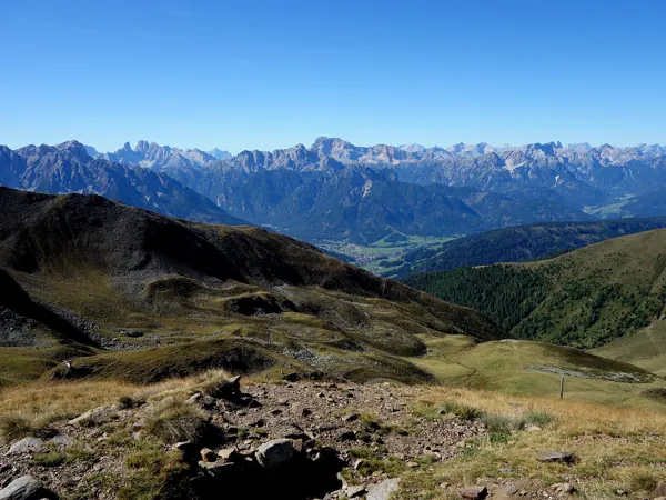 Gipfel Gaishörndl Blick Richtung SW unten Toblach hinten Mitte Hohe Gaisl