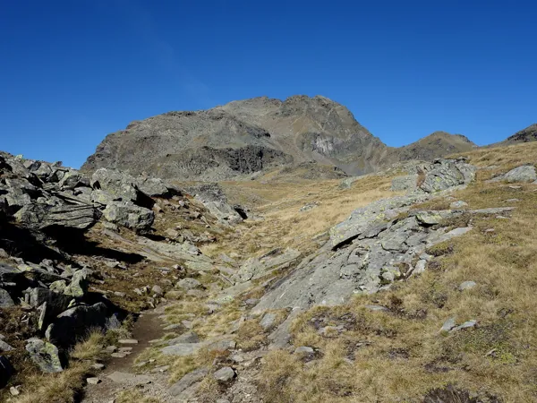 vom Goiselemandl Aufstieg zum östlichen Sattelkopf hinten die Schleinitz
