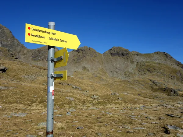 vom Goiselemandl Aufstieg zum östlichen Sattelkopf ganz rechts im Bild