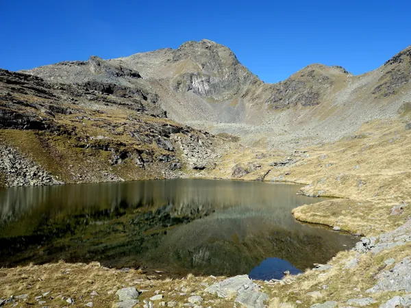 vom Goiselemandl Aufstieg zum östlichen Sattelkopf bei den Neualplseen hinten die Schleinitz