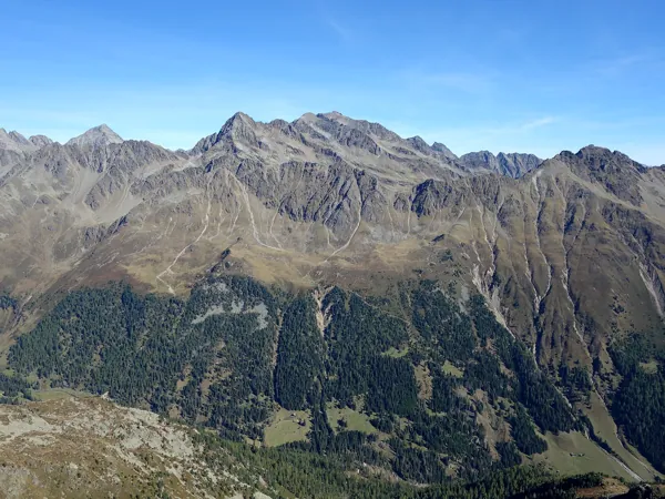 Gipfel östlicher Sattelkopf Blick Richtung NO hinten Bildmitte das Petzeck