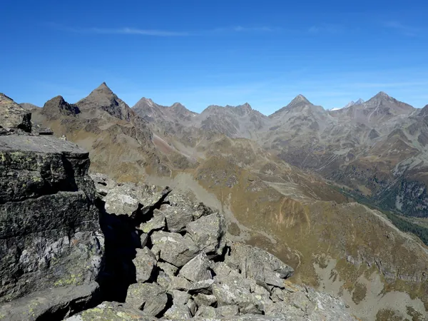 Gipfel östlicher Sattelkopf Blick Richtung Norden Bildmitte Glödis links Hochschober