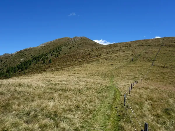 Aufstieg zum Gipfel Golfen hinten links