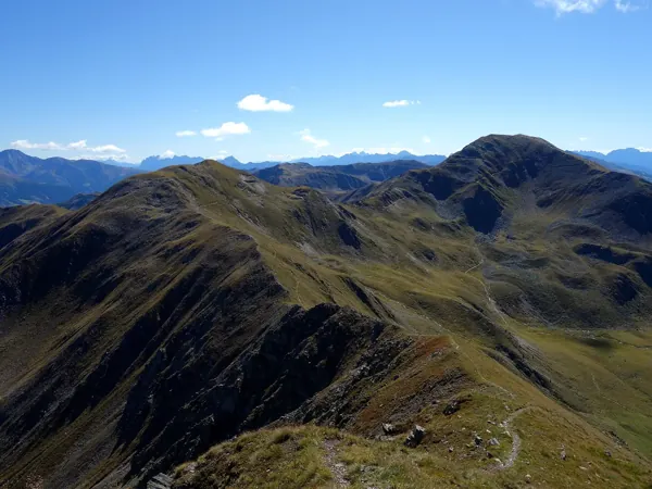 Gipfel Hochhorn Blick Richtung Osten rechts Toblacher Pfannhorn links Gaishörndl