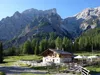 durch das Grünwaldtal zur Hochalmhütte bei der Grünwaldalm hinten der Seekofel
