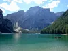 Ankunft am Pragser Wildsee hinten der Seekofel