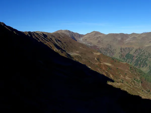 Aufstieg zum Marchkinkele beim Gissertörl Blick Richtung Toblacher Pfannhorn und Gaishörndl