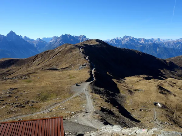 Gipfel Marchkinkele Blick Richtung Süden vorne der Strickberg