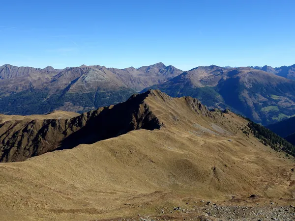 Gipfel Marchkinkele Blick Richtung NO hinten Mitte Hochgrabe