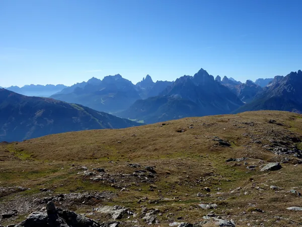 Gipfel Strickberg Blick Richtung SSO hinten die Sextener Dolomiten