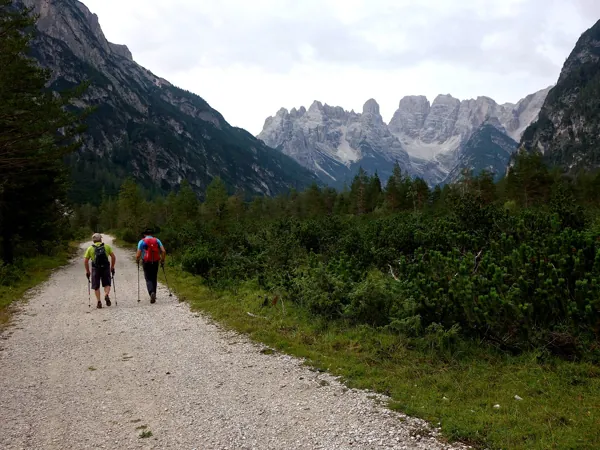 Aufstieg zum Gipfel Monte Piano hinten rechts der Monte Cristallo