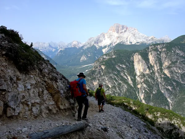 Aufstieg zum Gipfel Monte Piano ueber Pionierweg hinten Hohe Gaisl