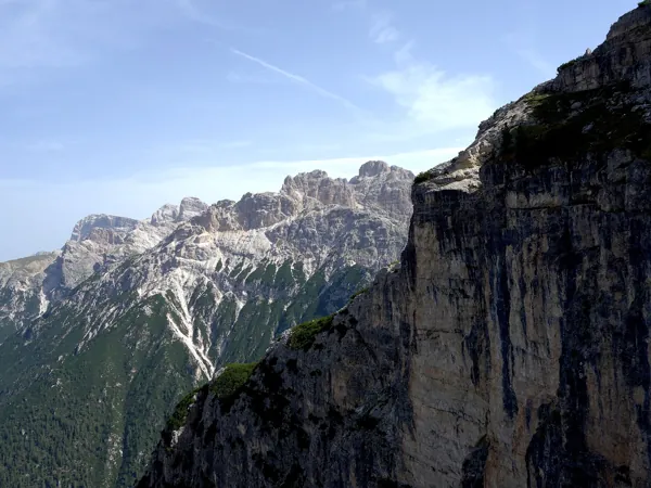 Aufstieg zum Gipfel Monte Piano ueber Pionierweg Blick Richtung Norden