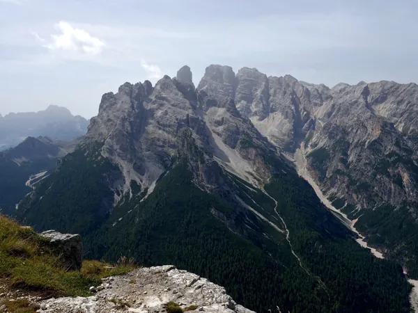 Suedgipfel Monte Piana Blick Richtung SW hinten das Cristallo Massiv