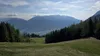 Aufstieg Rauchkofel bei Tristacher Alm Blick zurück hinten Kreuzeckgruppe