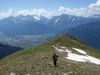 vom Gipfel Rotgabele Abstieg Richtung Kleines Schöberl unten Lienz hinten die Lienzer Dolomiten