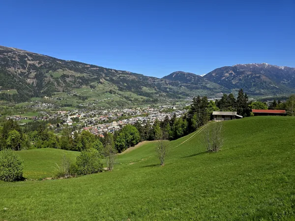 Auftstieg zum Speicherteich Taxermoos bei den Taxerhöfen Blick Richtung Lienz