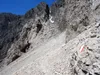 über Schuttfeld zum Einstieg Klettersteig Beginn Rinne