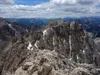 Gipfel Spitzkofel Blick Richtung SW Gipfelgrat zur Linderhütte ganz hinten die Sextner Dolomiten