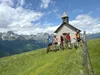 Gruppenfoto bei Kapelle in Nähe Glocknerblickhütte