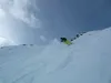 Abfahrt über steile Flanke