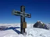 Gipfelkreuz Östliche Oberbachernspitze hinten der Einserkofel