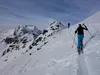 über den Gipfelhang hinten li die Schleinitz